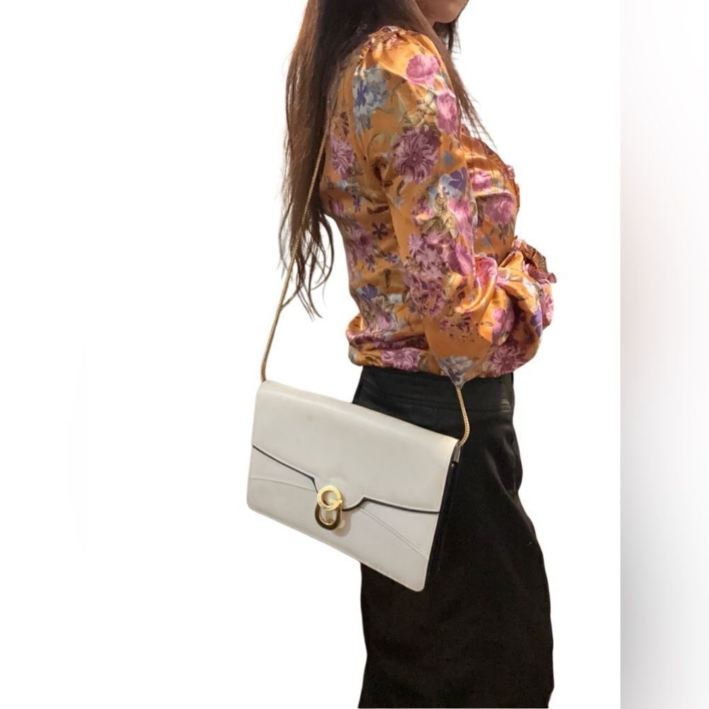 Gucci white leather bag with gold Gg